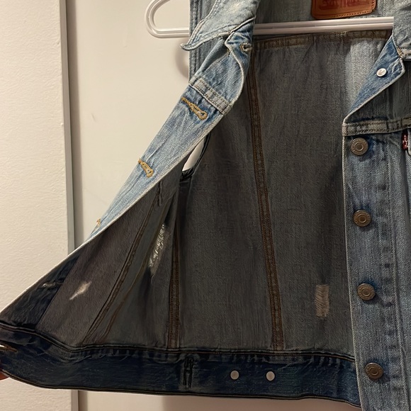 Levi’s Denim Vest - Picture 4 of 5